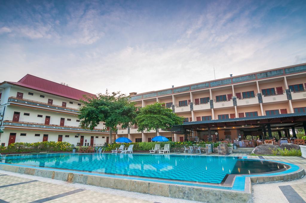 Bintan Agro Beach Resort & Spa Teluk Bakau Esterno foto